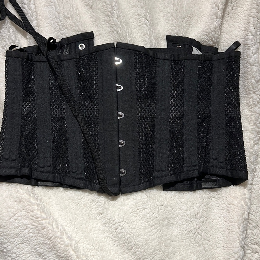 Black body corset size large.